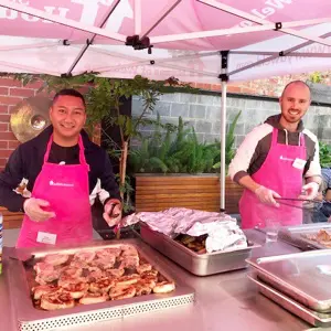 Chris-Anesco-and-Eamonn-Keogh-cooking-at-St-Marys-House-of-Welcome