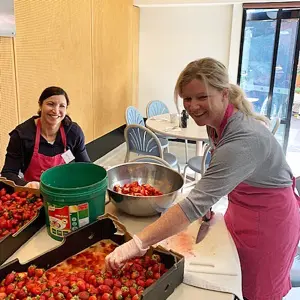 Emily-Drescher-and-Sharon-Piening-preparing-food-at-St-Marys-House-of-Welcome-3