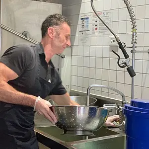 Greg-Pierlot-washing-dishes-at-St-Marys-House-of-Welcome-3